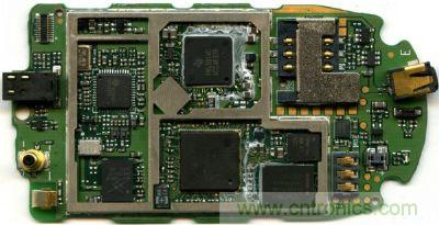 在射頻、核心處理器、高速存儲器等高頻元件區(qū)塊，可使用金屬屏蔽方式改善產品EMI影響問題