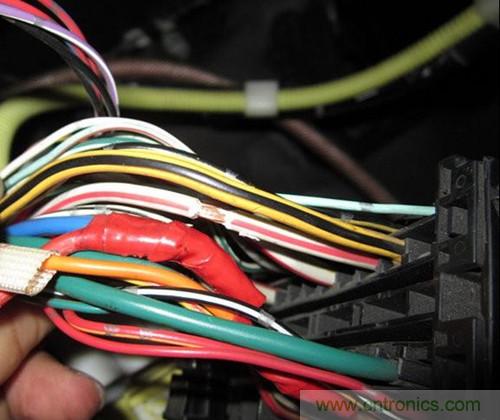 控制線25線--黃底紅條，電容器輸出線為最大的藍(lán)色線，接蓄電池正極的線為白底紅條粗線