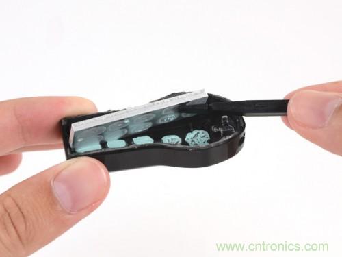 拆解新一代顛覆性產(chǎn)品: 谷歌Chromecast電視棒內(nèi)部探秘