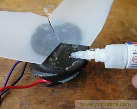 想減少電費(fèi)嗎？DIY一個(gè)迷你風(fēng)力發(fā)電機(jī)吧