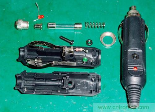 DIY：自制安全高效車(chē)用手機(jī)充電器