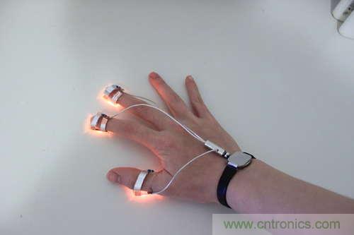 LED多點(diǎn)觸控手套DIY：把各部分焊接起來，測試