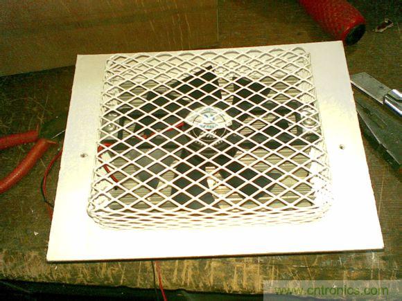 牛人DIY:百元自制車載冰箱