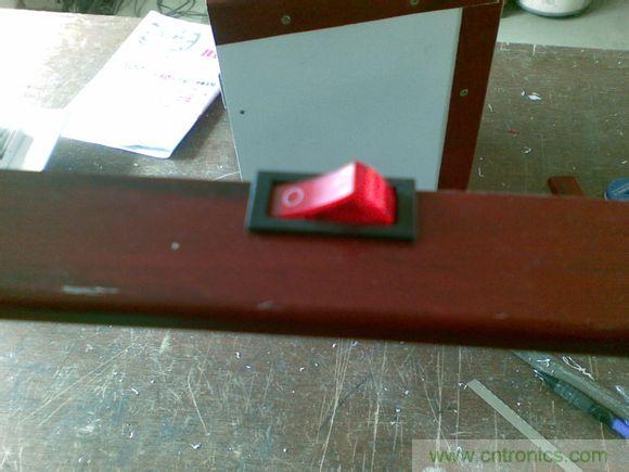 牛人DIY:百元自制車載冰箱