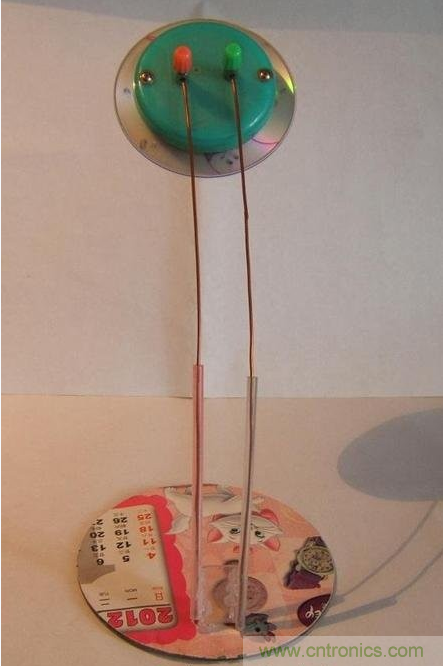 DIY:手工打造智能無(wú)線供電臺(tái)燈