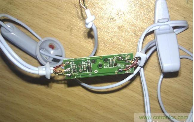 背面：電阻，電容，電感。接線圖也有標(biāo)注。很復(fù)雜的線控。