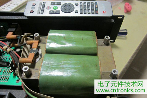 用料很給力！專業(yè)后級(jí)功放美國(guó)高峰FA1201拆解