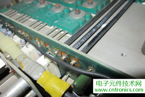 用料很給力！專業(yè)后級(jí)功放美國(guó)高峰FA1201拆解