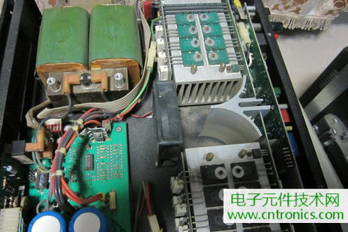 用料很給力！專業(yè)后級(jí)功放美國(guó)高峰FA1201拆解