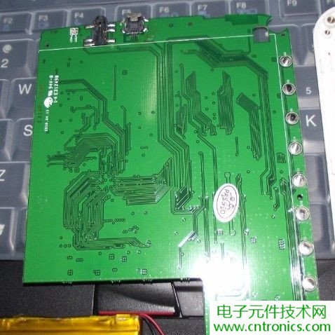 探秘電子紙！一款電紙書的電子墨水屏拆解