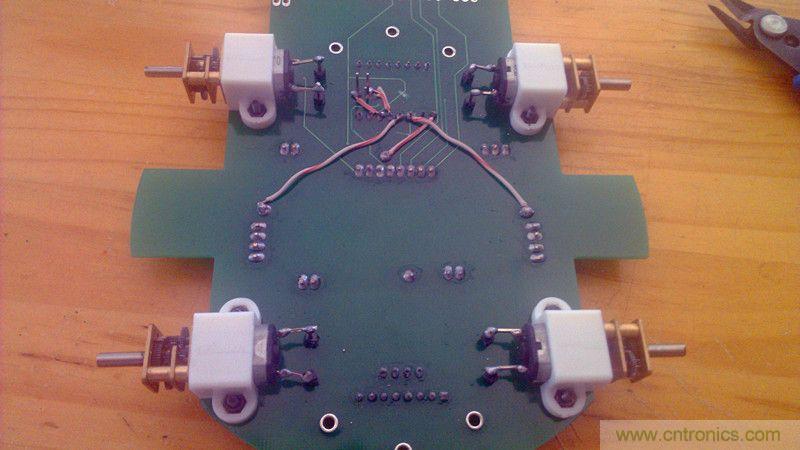 牛人力作！PCB版藍(lán)牙智能小車(chē)DIY