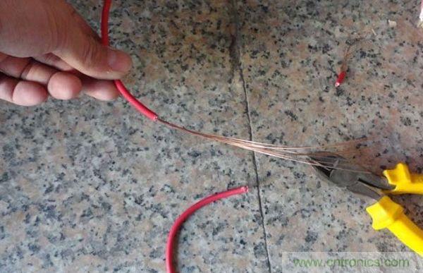 變廢為寶！風(fēng)扇散熱器變身山寨LED燈