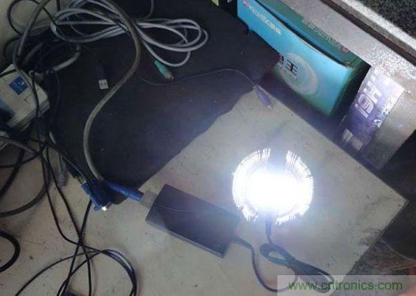 變廢為寶！風(fēng)扇散熱器變身山寨LED燈