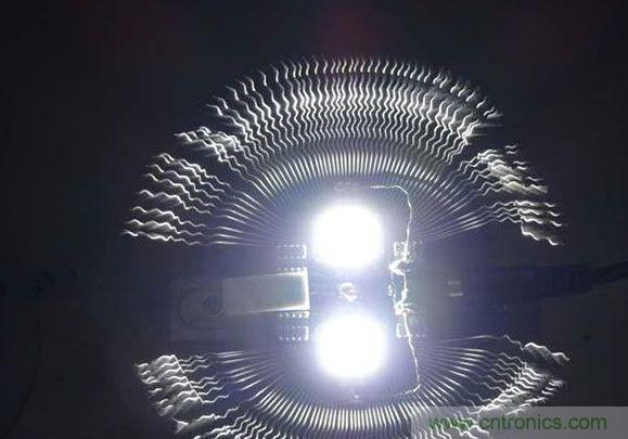 變廢為寶！風(fēng)扇散熱器變身山寨LED燈