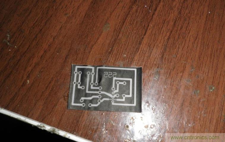 DIY菜鳥(niǎo)福音！感光干膜PCB負(fù)片輸出的一種方法！