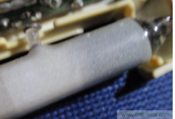 燈管，一頭黑了無(wú)法修復(fù)了