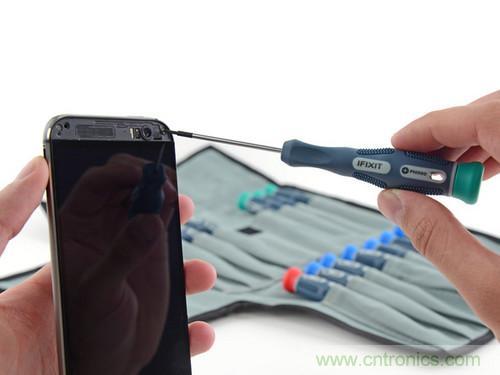 牛人強(qiáng)拆！新HTC One(M8)真機(jī)精密做工難修理