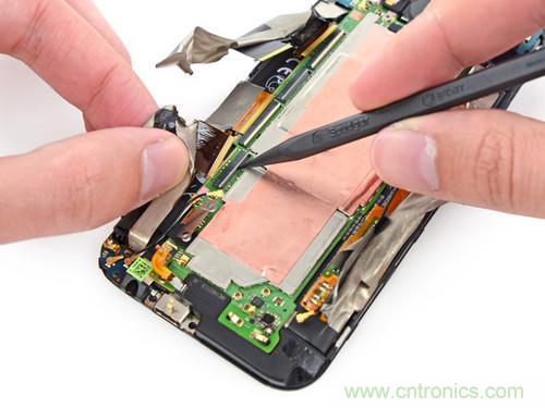 牛人強(qiáng)拆！新HTC One(M8)真機(jī)精密做工難修理