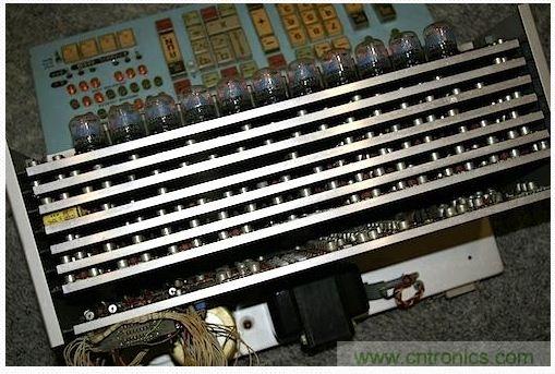 經(jīng)典懷舊拆解！歷史彌留的可編程科學計算器 from 1966