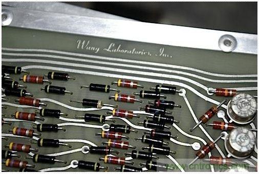 經(jīng)典懷舊拆解！歷史彌留的可編程科學計算器 from 1966