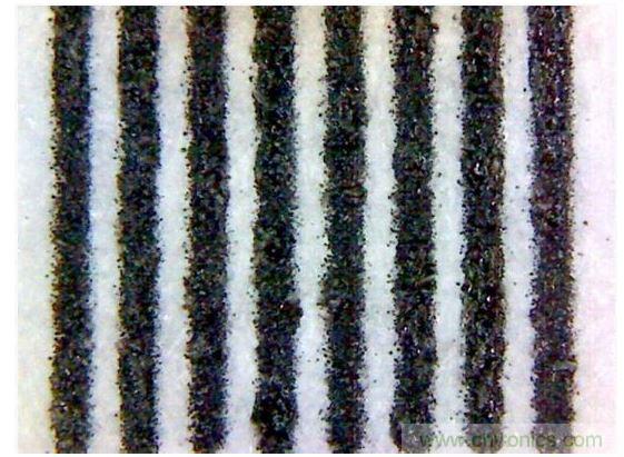 施樂(Xerox) Workcentre 5775(5mil的線寬和間距&mdash;&mdash;顯微鏡圖像)。這是一張好得多的打印圖