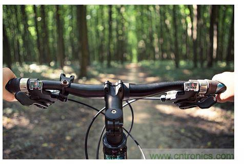 自行車車把中，觸覺反饋的使用示例