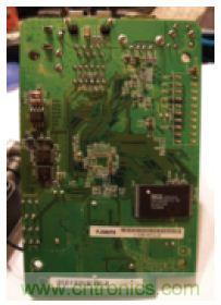 圖3：WPS54G打印服務(wù)器電路板背面。