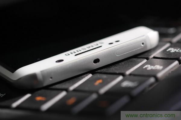 三星S6 Edge+拆解：比S6 Edge加在哪里？