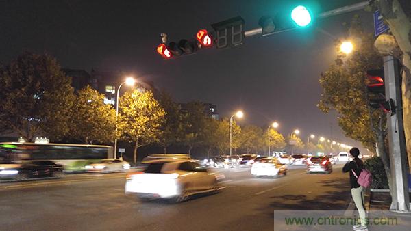 業(yè)界良心 LG V10 評測:剛毅、冷峻，不失人性化