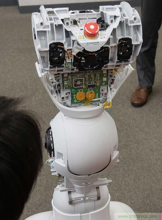 拆解筆記本不過(guò)癮，那就來(lái)拆拆日本情感機(jī)器人吧！