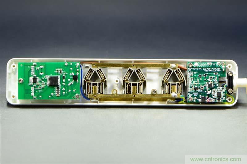 航嘉智能插線板拆解評(píng)測(cè)：看老牌機(jī)電如何&rdquo;秒殺&ldquo;后起之秀