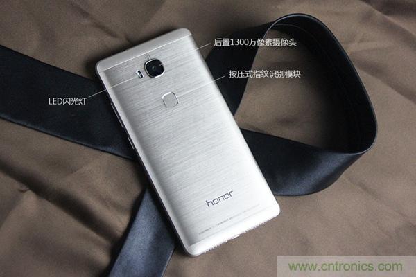 2015年9款千元智能手機橫評：誰才是紅海霸主？