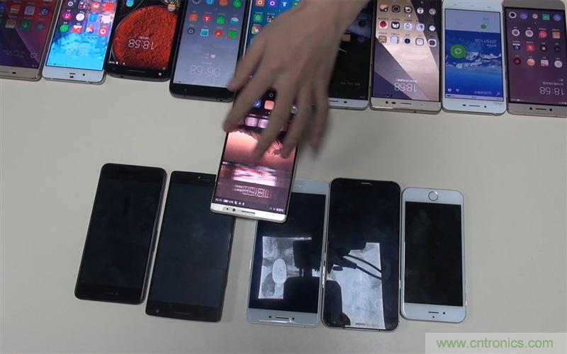 手機抗凍性能大挑戰(zhàn):iPhone被完爆