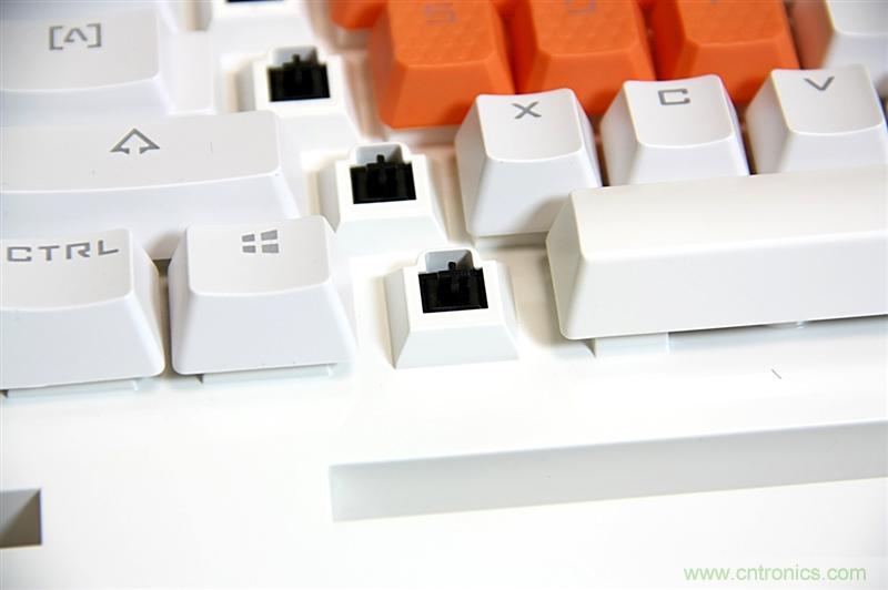 曾經(jīng)的網(wǎng)吧統(tǒng)治者&mdash;雙飛燕血手幽靈機(jī)械鍵盤，真世界最快？