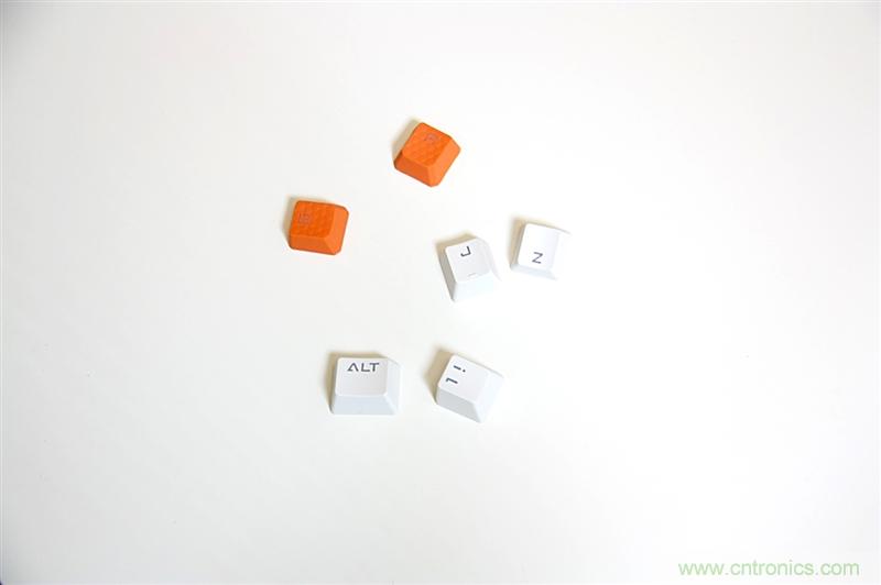 曾經(jīng)的網(wǎng)吧統(tǒng)治者&mdash;雙飛燕血手幽靈機(jī)械鍵盤，真世界最快？