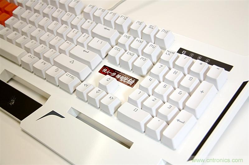 曾經(jīng)的網(wǎng)吧統(tǒng)治者&mdash;雙飛燕血手幽靈機(jī)械鍵盤，真世界最快？