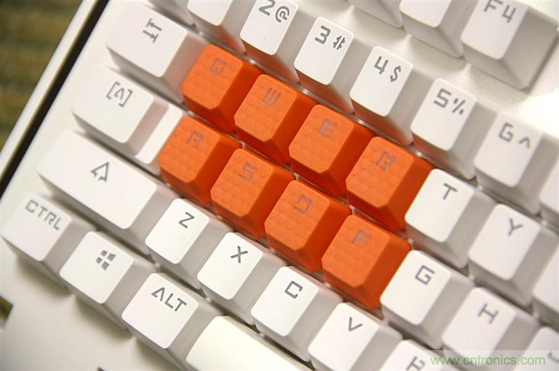 曾經(jīng)的網(wǎng)吧統(tǒng)治者&mdash;雙飛燕血手幽靈機(jī)械鍵盤，真世界最快？