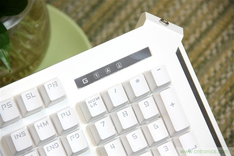 曾經(jīng)的網(wǎng)吧統(tǒng)治者&mdash;雙飛燕血手幽靈機(jī)械鍵盤，真世界最快？