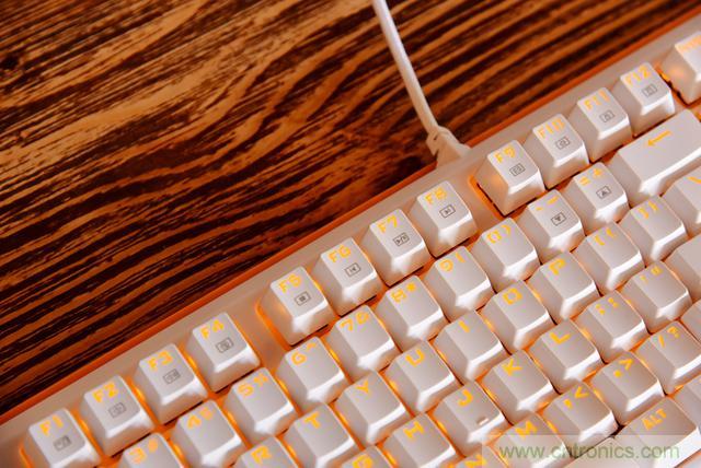 左手寫愛，右手寫他&mdash;&mdash;從此鍵盤鼠標(biāo)不分家！