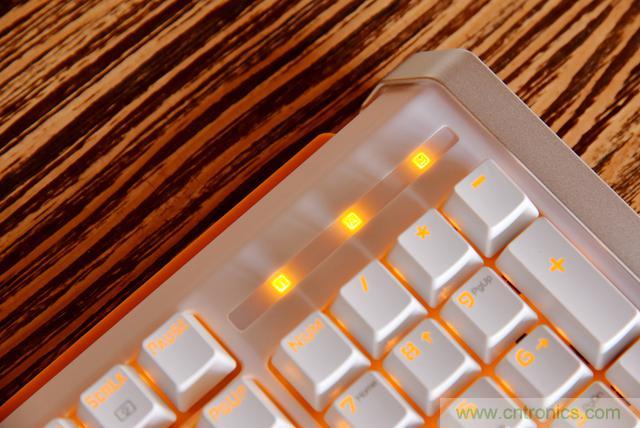 左手寫愛，右手寫他&mdash;&mdash;從此鍵盤鼠標(biāo)不分家！