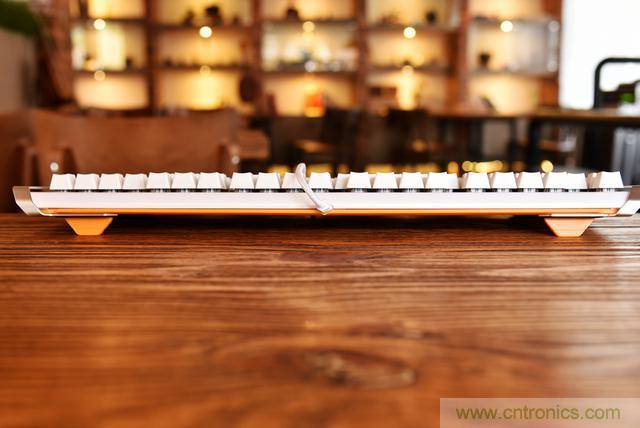 左手寫愛，右手寫他&mdash;&mdash;從此鍵盤鼠標(biāo)不分家！