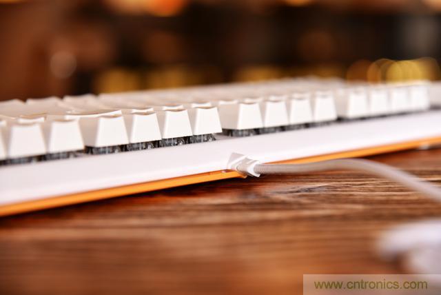 左手寫愛，右手寫他&mdash;&mdash;從此鍵盤鼠標(biāo)不分家！