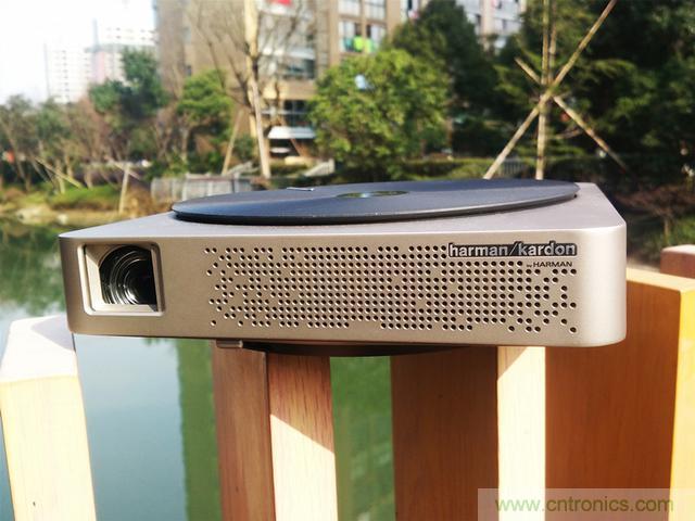 無屏電視時代已然來臨，客廳你做好準(zhǔn)備了嗎？