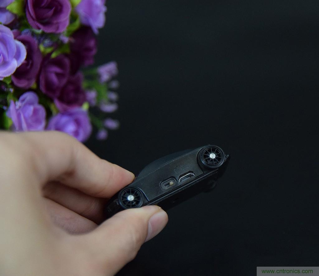 虛擬與現(xiàn)實(shí)相結(jié)合的飛車游戲，讓你體驗(yàn)速度與激情的碰撞！