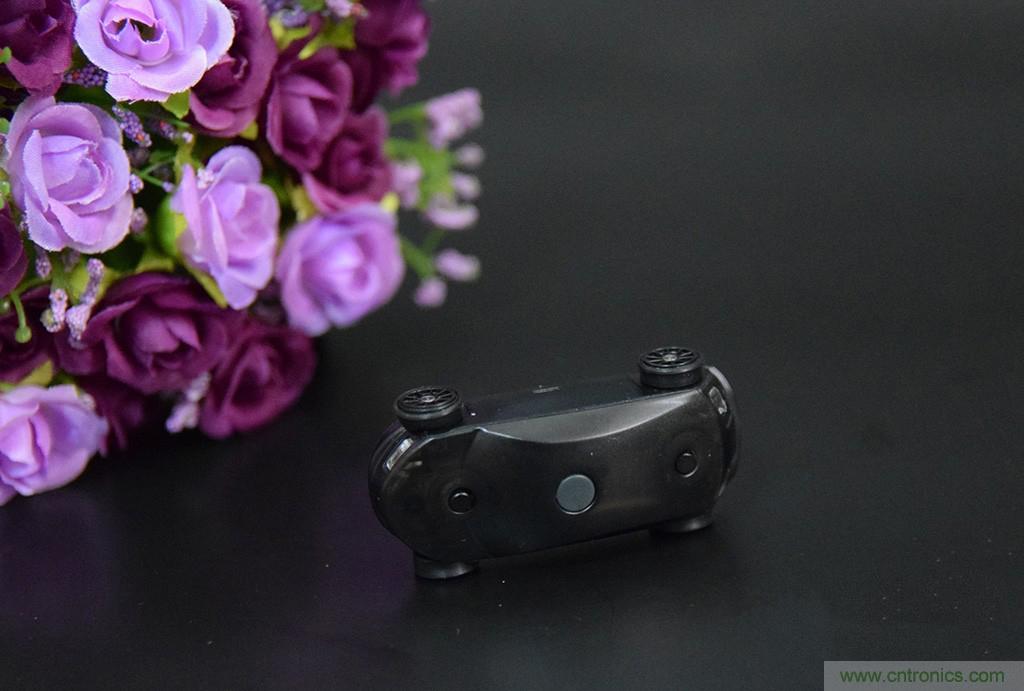 虛擬與現(xiàn)實(shí)相結(jié)合的飛車游戲，讓你體驗(yàn)速度與激情的碰撞！