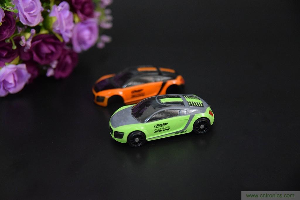 虛擬與現(xiàn)實(shí)相結(jié)合的飛車游戲，讓你體驗(yàn)速度與激情的碰撞！