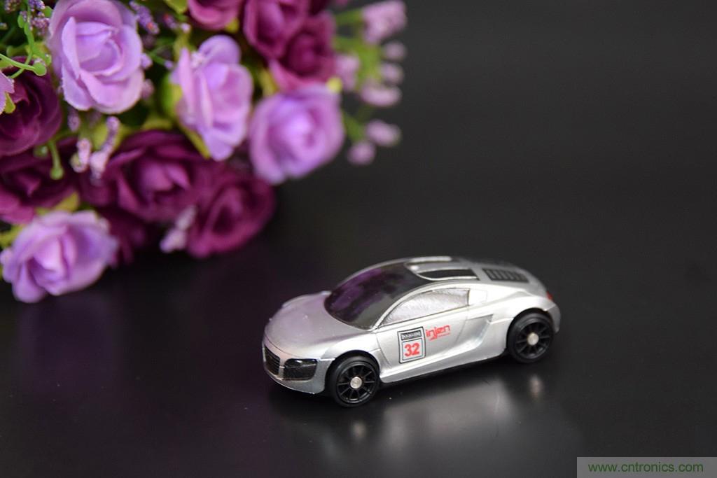 虛擬與現(xiàn)實(shí)相結(jié)合的飛車游戲，讓你體驗(yàn)速度與激情的碰撞！