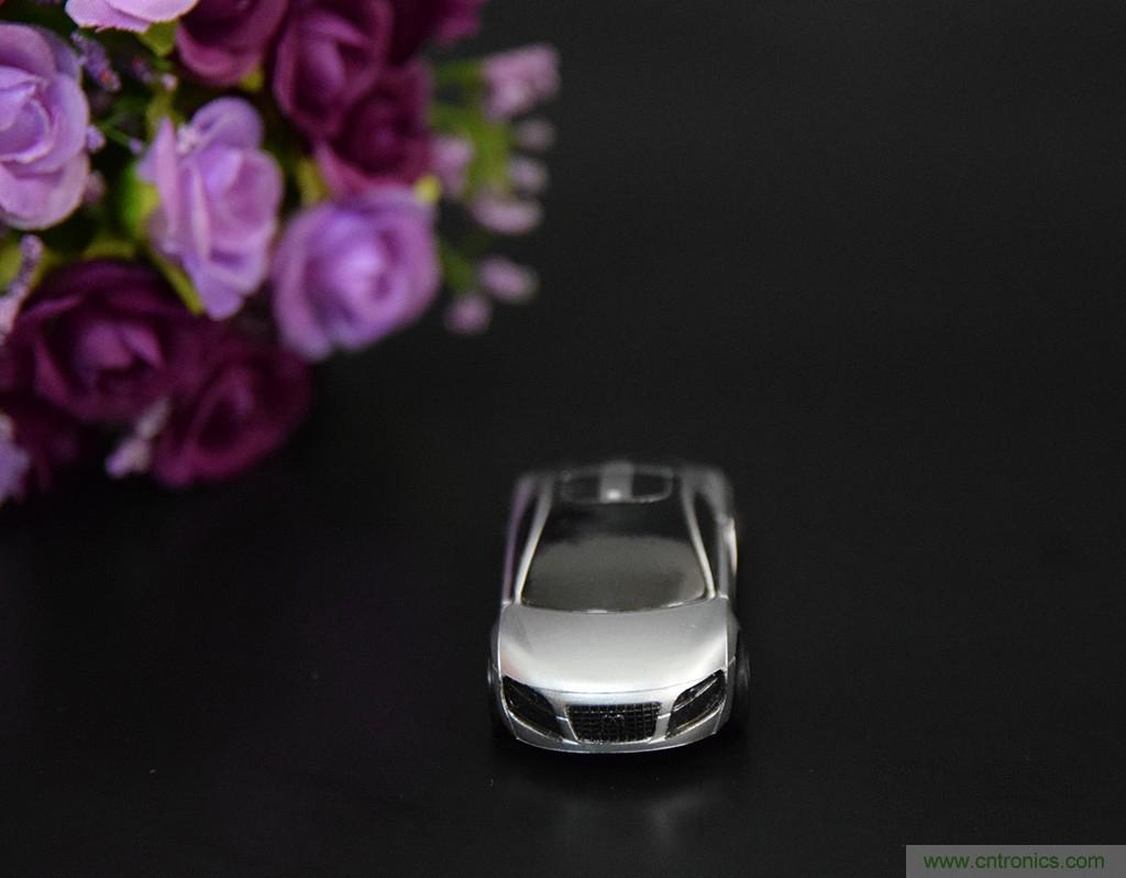 虛擬與現(xiàn)實(shí)相結(jié)合的飛車游戲，讓你體驗(yàn)速度與激情的碰撞！