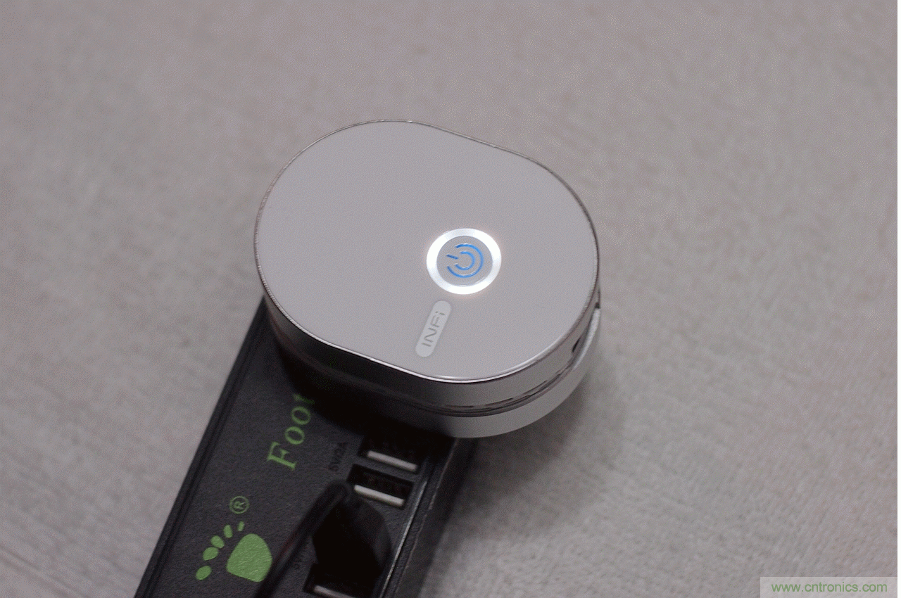 路由器也跟風(fēng)玩分體設(shè)計(jì)，你咋不上天呢？