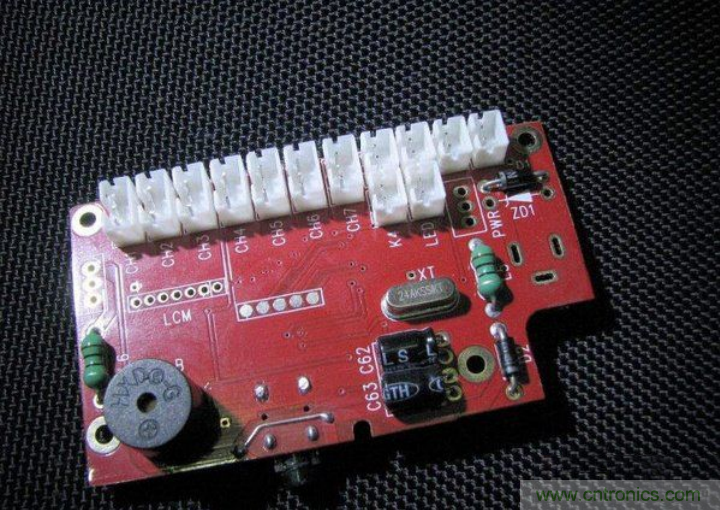 無人機 DIY 制作全過程，酷得不要不要的！